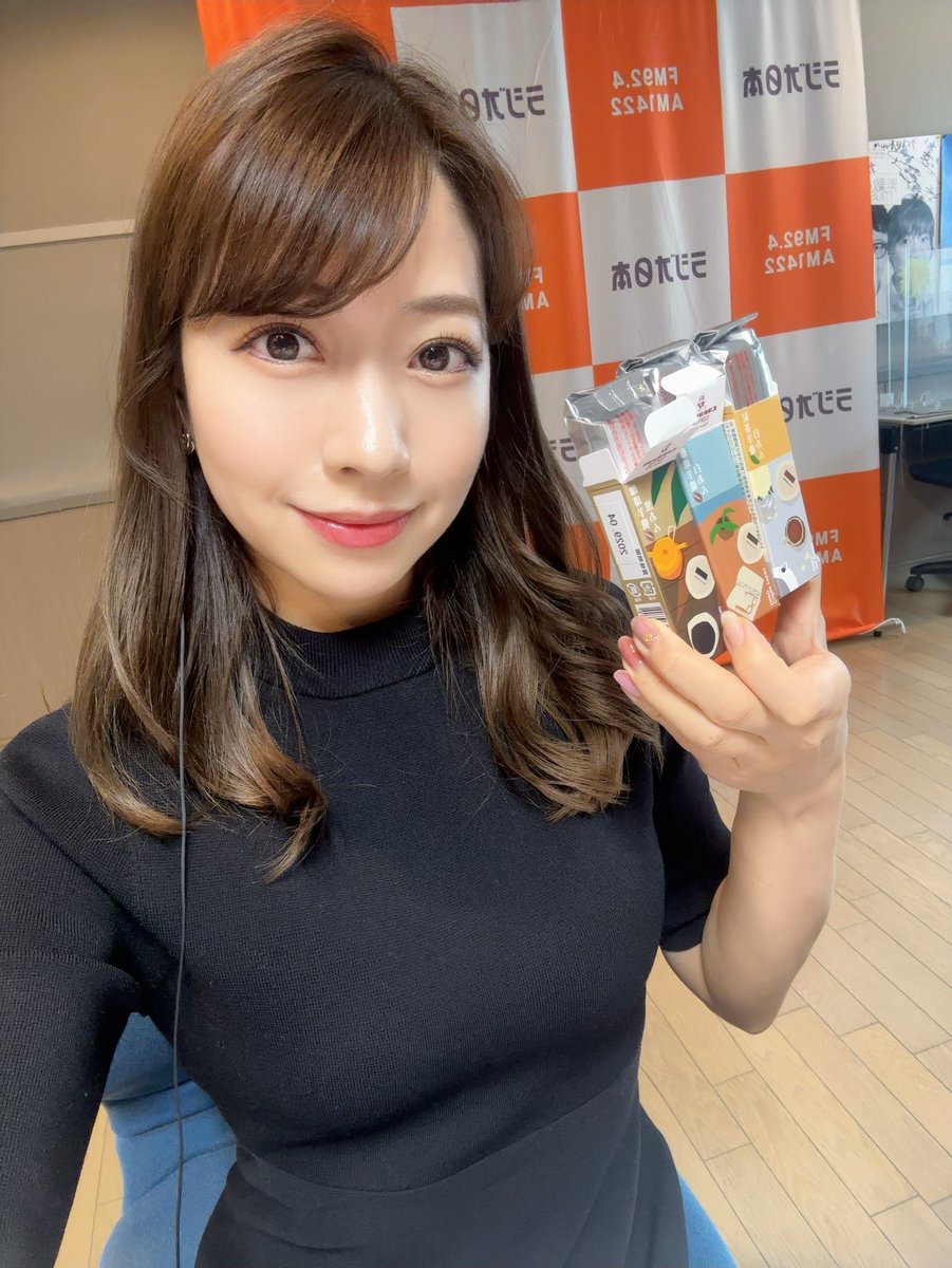 Voice1422's tweet photo. ハッピーイチ押し情報！📻

4月14日よりリニューアル販売中！
#キャラバンコーヒー(@caravan1928) の
「珈琲羊羹（黒あん・白あん）」
「紅茶羊羹（白あん）」
をご紹介しました☕️

上質なカフェタイムや
ちょっとした手土産にぜひ✨

https://t.co/GnRK6Y675Y

#hv1422
#小野寺結衣
#ラジオ日本 https://t.co/kXvHQOsct4