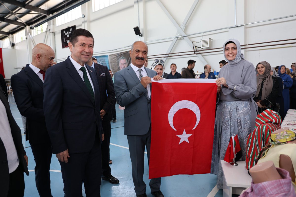 KocaaliKymlg's tweet photo. Kocaali Halk Eğitim Merkezi Müdürlüğü’ne bağlı Usta Öğreticiler ve Kursiyerleri tarafından hazırlanan yıl sonu sergisi açılışını gerçekleştirdik. https://t.co/kgx5nk3y8M