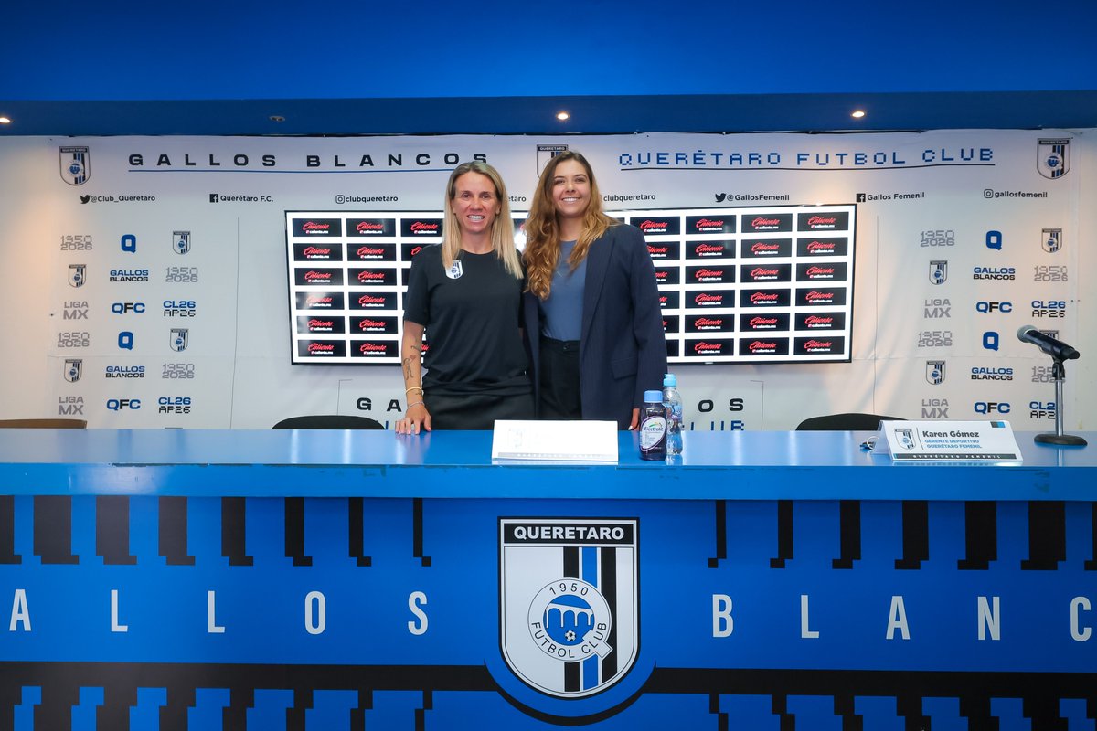 SportsQro's tweet photo. PAMELA CONTI FUE PRESENTADA EN EL CORREGIDORA ⚽🐔

@GallosFemenil tiene nueva directora técnica y #KarenGómez presentada como gerente deportiva.

https://t.co/hNPcDorsLh https://t.co/U1pl71Ex0f