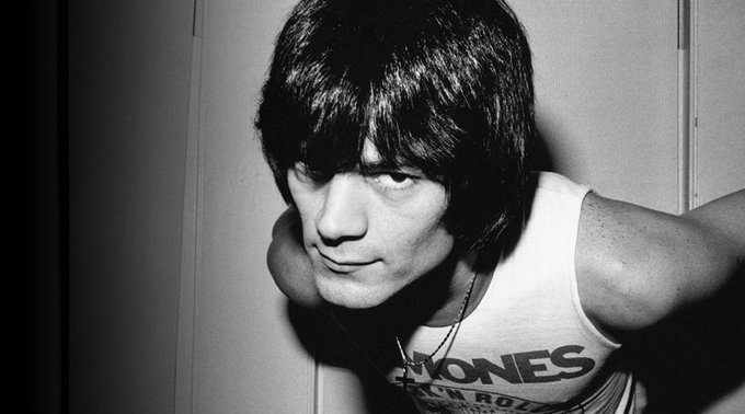 Frances21272855's tweet photo. Il #5giugno del 2002 muore DEE DEE RAMONE, pseudonimo di Douglas Glenn Colvin, bassista dei #Ramones nonché principale compositore dei brani del gruppo
#DeeDeeRamone #theramones #almanaccomercury https://t.co/GP8VAk3uPE