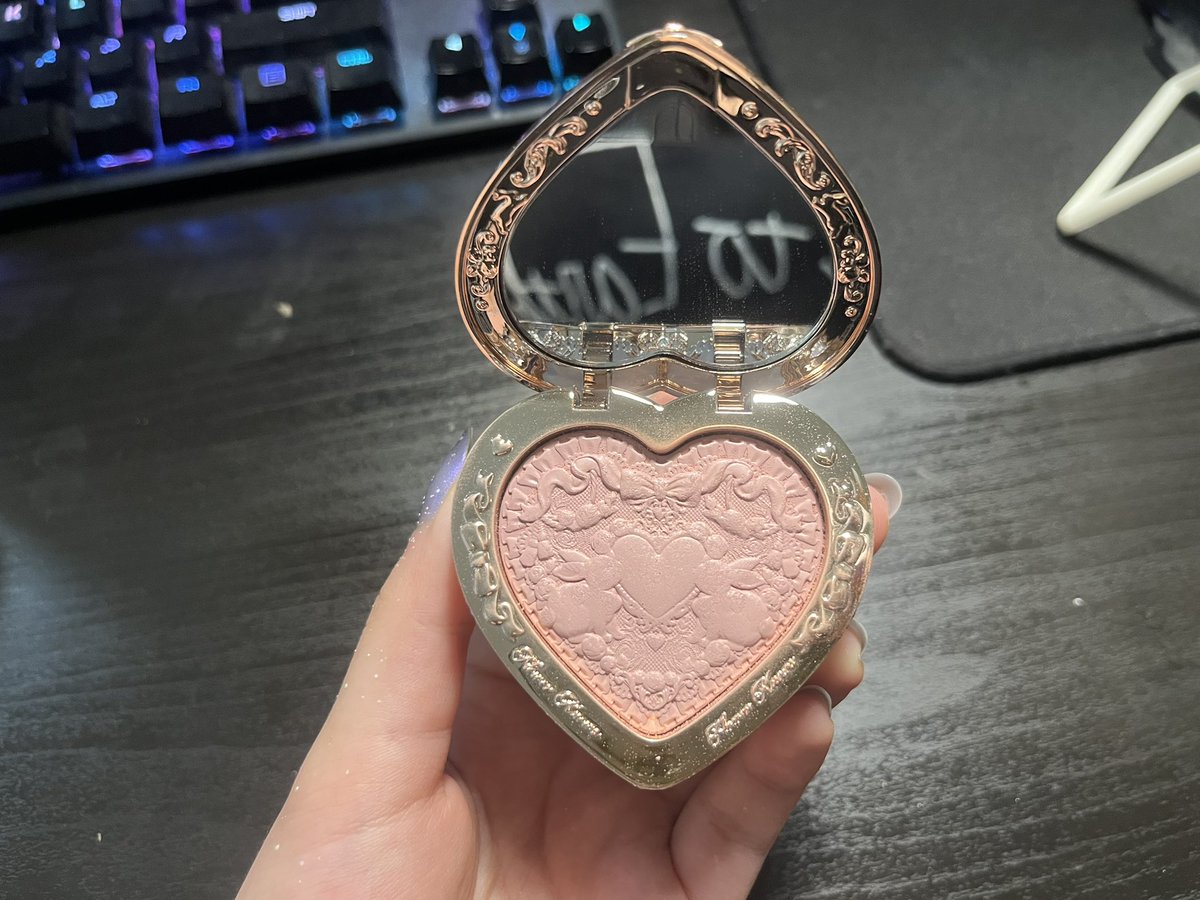 roentgen2002's tweet photo. the packaging of this blush omg https://t.co/9DOQJyDDPP