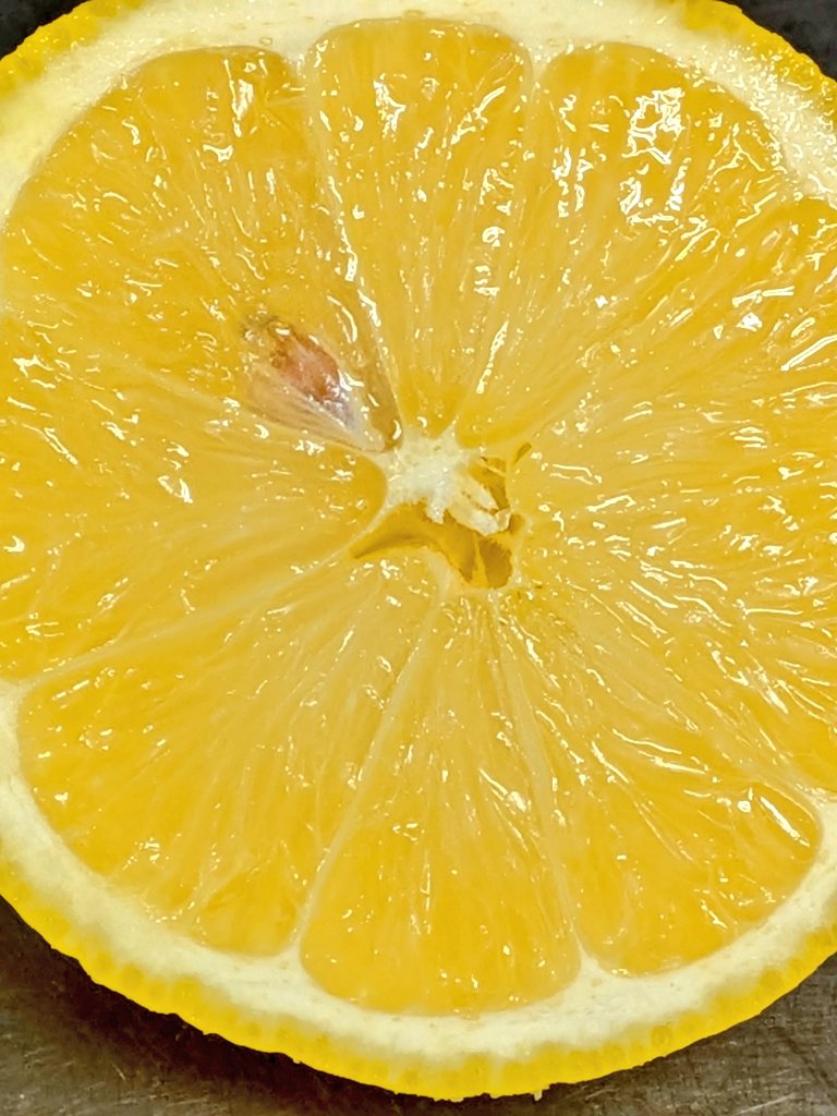 KIYONOS1's tweet photo. 香川県産のレモン🍋到着
前回購入の愛媛のレモンが残念だっただけに、めちゃめちゃ綺麗で香りも酸味も素晴らしい

ウィークエンドシトロンが香川県産🍋レモンに変わります https://t.co/ePGbuFYxiW