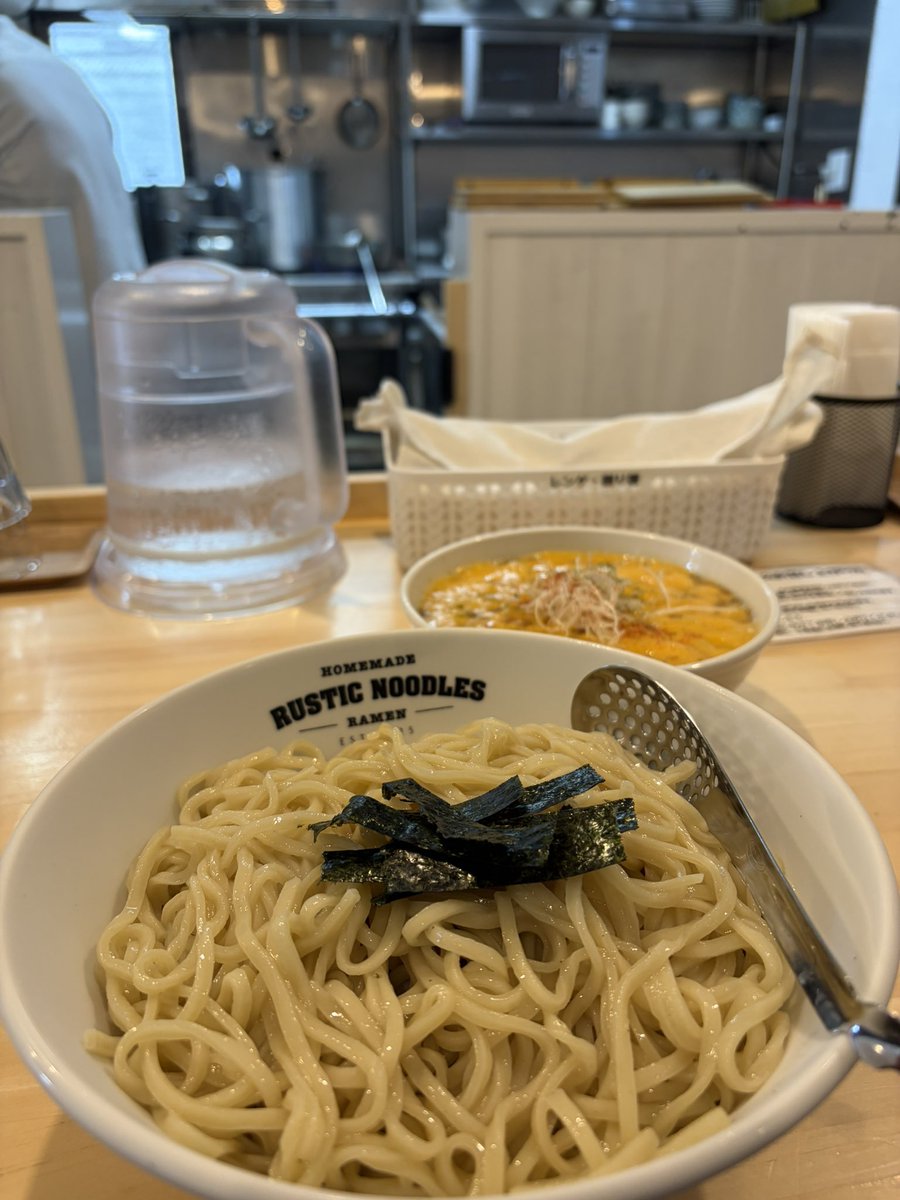 yonakimi's tweet photo. #RusticNoodles 
nazaru＋uzura

八潮のローストビーフとか草加の生しらす
大本命初石の新作ルイジアナ…
数々の有力候補がある中、今日は納豆の誘惑に勝てなかった😅

nazaruの麺をカット板海苔だけで食べるのが好きなのに、いつも増すの忘れちゃうんです今日もです💧
次こそ板海苔を増すぞ…🫡 https://t.co/7eYOrk4ULU