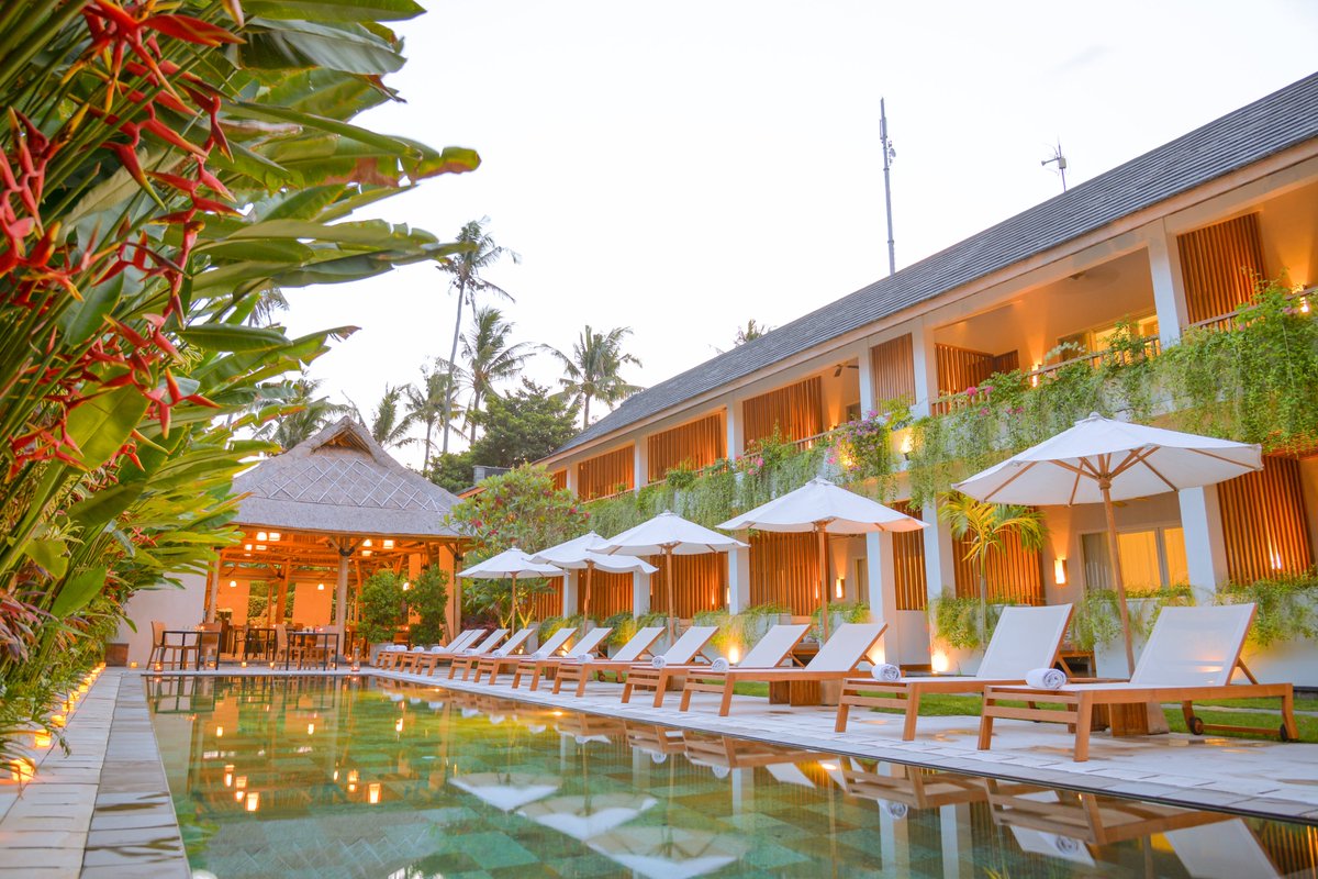 OpenHousebali's tweet photo. “The Open House” ist ein kleines, aber feines Boutique Hotel mit viel persoenlichem Charme. Die Architektur ist modern, hat aber auch kolonialen Einfluss, was eine perfekte Kombination ergibt. Es befindet sich strategisch an ausgezeichneter Lage.... https://t.co/TYTZpMQkja https://t.co/lVqsCvFINf