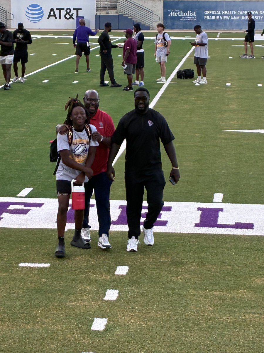 myles1hamilton's tweet photo. Great camp today at @pvamufb_ .  Really enjoyed the work, competition and meeting new coaches.  Even enjoyed a laugh or two with my coaches @CoachOFagan and @CoachMbu.  

@Coach_DGibson
@TheWGamePlan 
@CoachBradshaw89 
@CoachDNew_ 
@Coach_DGibson
@CSHSPanthersFB
#WR
#classof2028 https://t.co/VG0kAPBCy7