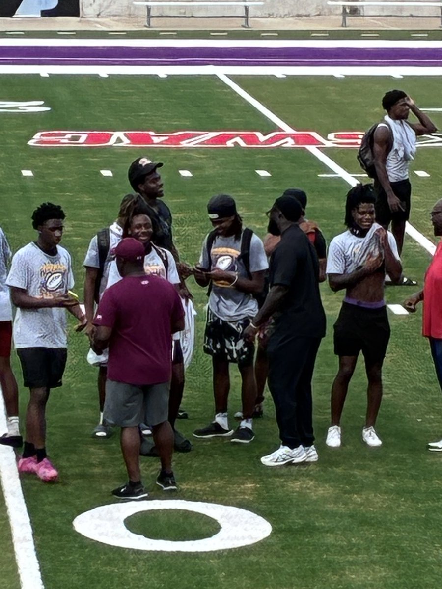 myles1hamilton's tweet photo. Great camp today at @pvamufb_ .  Really enjoyed the work, competition and meeting new coaches.  Even enjoyed a laugh or two with my coaches @CoachOFagan and @CoachMbu.  

@Coach_DGibson
@TheWGamePlan 
@CoachBradshaw89 
@CoachDNew_ 
@Coach_DGibson
@CSHSPanthersFB
#WR
#classof2028 https://t.co/VG0kAPBCy7