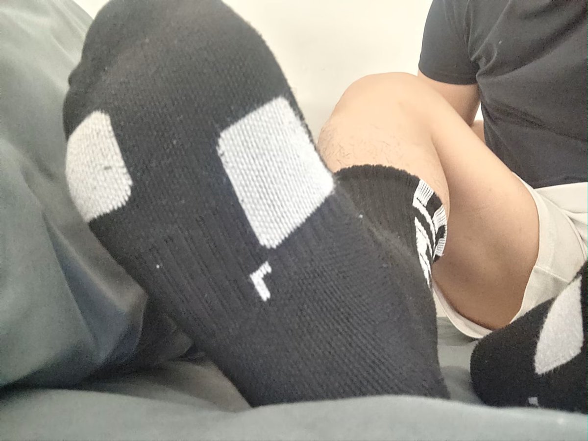 137117q's tweet photo. 这是你的视角吗
喜欢你爹光脚还是黑袜 https://t.co/9T6jOvCVxz