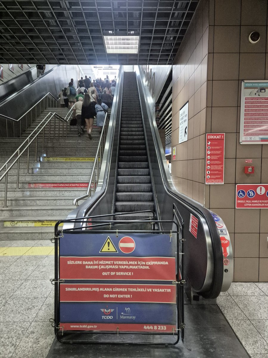 aslis10's tweet photo. Marmaray Yenikapı istasyonunda yürüyen merdiven Pazartesi gününden beri çalışmıyor. Herhangi bir çalışma var gibi de görünmüyor. Sorun ne zaman çözülecektir. Bilgi rica ederim. https://t.co/pkDdUxAa1B