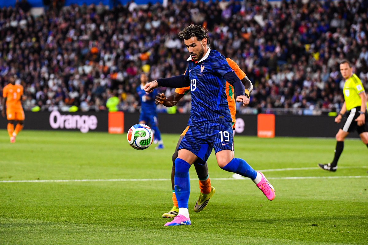 ActuFoot_'s tweet photo. Qui doit démarrer au poste de latéral gauche à la Coupe du Monde 🌍 ? 🇫🇷👇

▫️ Théo HERNANDEZ ?
▫️ Lucas DIGNE ? https://t.co/hQsQ0cAQjo