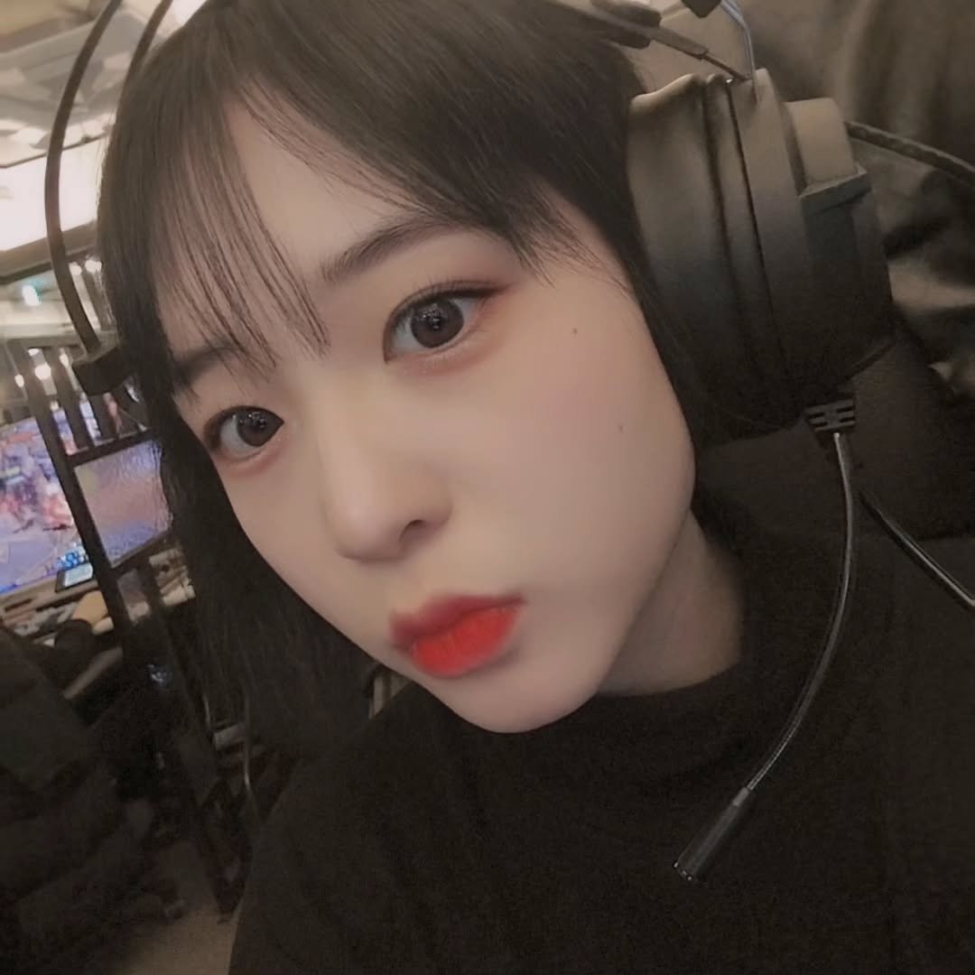 greatminsums's tweet photo. 긴머리이랑 단발머리 ‼️👍✨️
#긴머리 #단발 #중앙동
#안산 #좋아요 💼 💤 https://t.co/9GLbJDHHzm