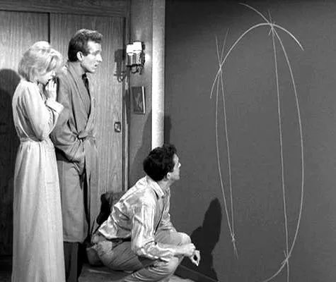 CeramiMatt's tweet photo. The idea of a Backrooms was first explored in a 1962 episode of the Twilight Zone called “Little Girl Lost,” where they even do the “door marked on the wall” trick, which is recreated nearly 1:1 in the new movie. Give Serling &amp; Matheson their due! https://t.co/xQmy0GHdnl