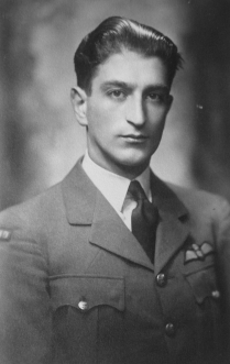 Greg_Slizewski's tweet photo. 5 VI 1914 r. urodził się Władysław Bożek. We IX'39 w 123 EM. W I'40 przeniesiony z 🇫🇷 do 🇬🇧. Początkowo w 302 DM, potem w 308 DM. 22 VII 1941 r. brał udział w wymiataniu nad 🇫🇷 (Circus 56), prawdopodobnie został zestrzelony nad kanałem La Manche. Jego ciała nie odnaleziono. 3xKW. https://t.co/OVPKiusz1b