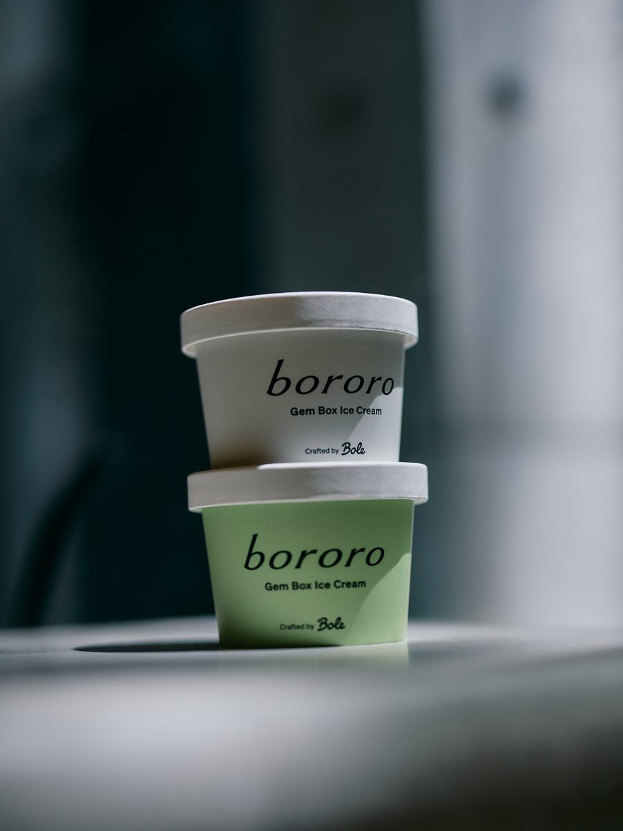 bororo_'s tweet photo. 【Gem Box Ice Cream】

bororo Aoyamaオープンに寄せて、Bole COFFEE & ICECREAMとコラボレーションし、宝石アイスを2種類開発しました🍨

青山店にてご購入いただいた方にご提供いたします。
(なくなり次第終了)

─────
マダガスカルの自然が育んだ素材を使ったアイスに、現地で買い付けた鉱物や、bororoのジュエリーをイメージした琥珀糖をひと粒添えました。 それぞれ色も形もことなる琥珀糖は、どれも自然の食材から色や味わいを表現しています。
