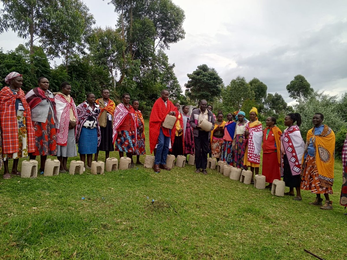 mulenkei's tweet photo. Happy World Environment day taking action for Climate our different Women, Youth and elders celebrating this day with activities planting trees from Naiboisho  EretoB &amp; Osiris TZ to Olerai,Melissa in Transmara discussing and taking action to cool the Climate https://t.co/xjpZG23uKA