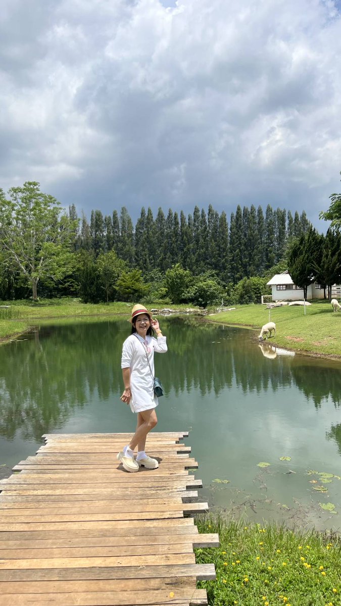 juju_teeforever's tweet photo. Bucolic Khaoyai เป็นคาเฟ่ที่มีบริเวณกว้างมาก
มีทั้งโซนห้องแอร์ โอเพ่น และมีโซน Mini Zooด้วย
มีทะเลสาปเล็กๆ และที่นั่งโซนด้านนอกที่อยู่ใต้ต้นก้ามปู ให้ความรู้สึกร่มรื่น เย็นสบาย 
เมนูมีทั้งอาหารและเครื่องดื่ม สามารถนำค่าเข้าคาเฟ่50฿ มาเป็นส่วนลดได้ 
⏰️09.00-17.00 น. (หยุดวันพุธ) https://t.co/SNm7ZtbGDU
