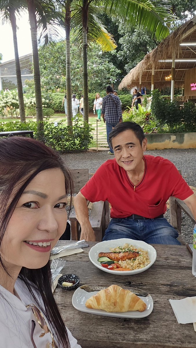 juju_teeforever's tweet photo. Bucolic Khaoyai เป็นคาเฟ่ที่มีบริเวณกว้างมาก
มีทั้งโซนห้องแอร์ โอเพ่น และมีโซน Mini Zooด้วย
มีทะเลสาปเล็กๆ และที่นั่งโซนด้านนอกที่อยู่ใต้ต้นก้ามปู ให้ความรู้สึกร่มรื่น เย็นสบาย 
เมนูมีทั้งอาหารและเครื่องดื่ม สามารถนำค่าเข้าคาเฟ่50฿ มาเป็นส่วนลดได้ 
⏰️09.00-17.00 น. (หยุดวันพุธ) https://t.co/SNm7ZtbGDU