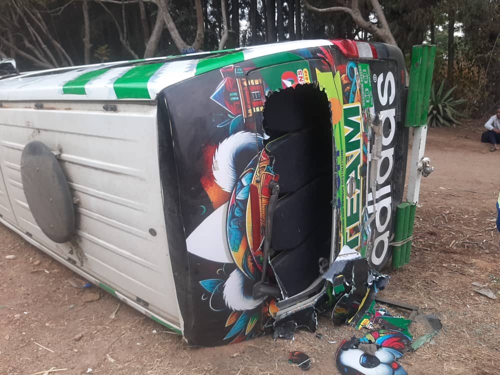 ZBCNewsonline's tweet photo. A commuter omnibus carrying 18 passengers overturned after veering off the road at the corner of Jefferson and Arlington Roads in Hatfield on Friday morning while travelling from Chitungwiza’s Seke unit L suburb to the Harare CBD. Passengers said the driver swerved to avoid vehicles ahead after a suspected brake failure. Several people sustained minor injuries and some were taken to hospital for treatment. No fatalities were reported.

https://t.co/kaMOC5wYqq