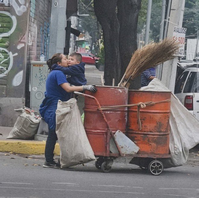NemanjicZoran's tweet photo. Nikada nemojte zaboraviti šta je vaša majka morala da radi da bi vi bili sretni❤️ https://t.co/zMYvmxDA6X
