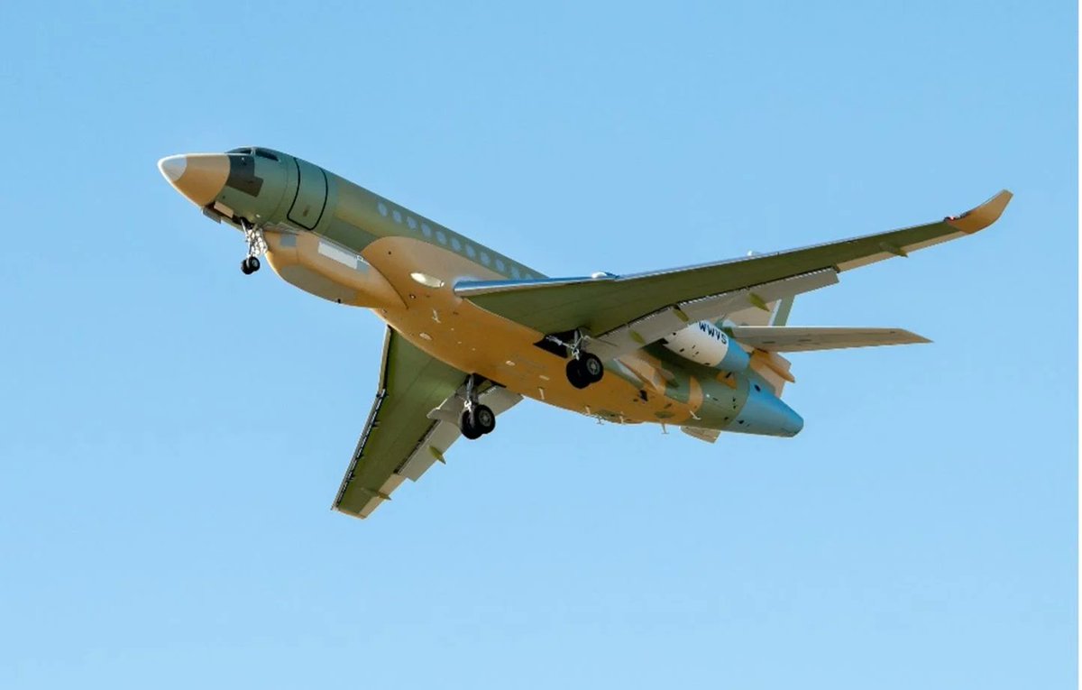 AlexXplore's tweet photo. 🇫🇷 L’Archange est le nouveau programme d’avions de renseignement électronique de l’armée de l’Air et de l’Espace française, basé sur trois Falcon 8X de Dassault.   

📡 Équipé du système CUGE de Thales, il permettra de détecter, localiser et analyser en temps réel les signaux radar et communications ennemis.   

🧐 Le premier exemplaire aux couleurs militaires a été aperçu récemment à Mérignac, bien que le programme accuse un retard par rapport au calendrier initial.   

📅 Trois appareils doivent être livrés d’ici 2030 pour équiper l’escadron Dunkerque à Évreux, en remplacement des Transall Gabriel.   

https://t.co/6WPbidaDHL