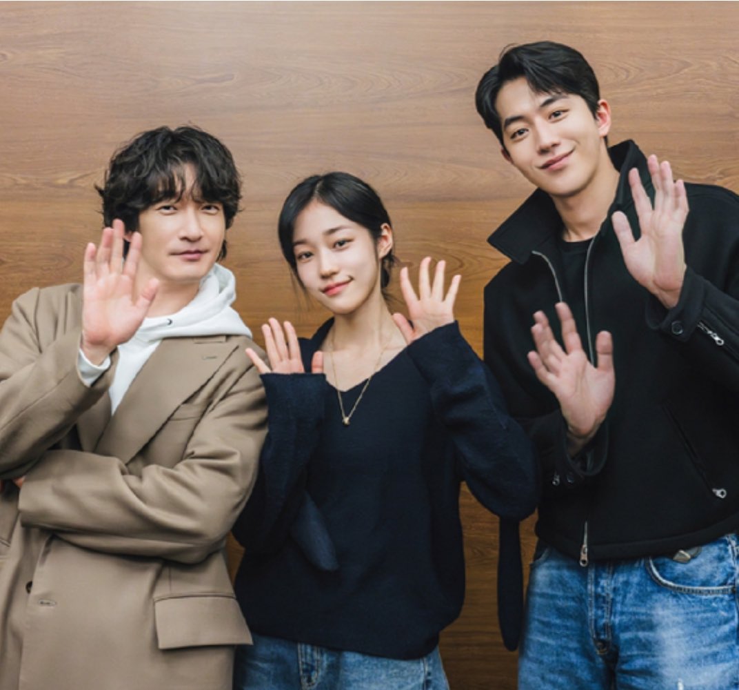 _____woooooo's tweet photo. 넷플릭스 동궁 공개일 뜸!!!! 7월 17일 금요일!!!!
어서 와라 왕승우!!!!! 8부작 한번에 공개일까? https://t.co/Q4WYcPNmrT