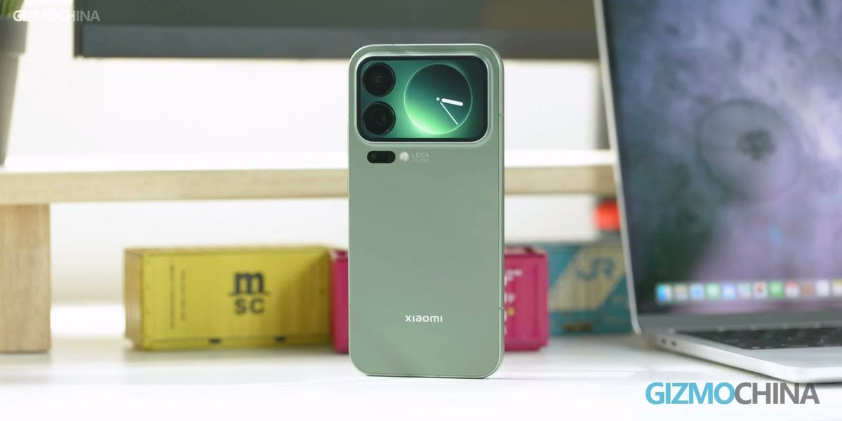 js_wpw's tweet photo. تفاصيل الشاشة الخلفية وميزات الأمان لهاتف Xiaomi 18 Pro القادم

📺 الشاشة الخلفية:
• الهاتف سيأتي بشاشة خلفية ثانوية بجانب منظومة الكاميرات، وحجمها سيكون أكبر بمرتين تقريباً مقارنة بالجيل السابق.

• الشاشة مصممة لعرض الإشعارات، وحالة الطقس، والتحكم بالملفات الصوتية، واستخدامها كمرآة لالتقاط صور السيلفي بالكاميرا الخلفية.

🔒 ميزة حماية الخصوصية (Privacy Protection):
• الشاشة الخلفية ستدعم ميزة ذكية لمنع المتطفلين؛ حيث تقوم بإخفاء محتوى الإشعارات والرسائل تلقائياً بمجرد استشعار وجود شخص آخر ينظر إلى الهاتف بجانبك.

#Xiaomi18Pro #Xiaomi