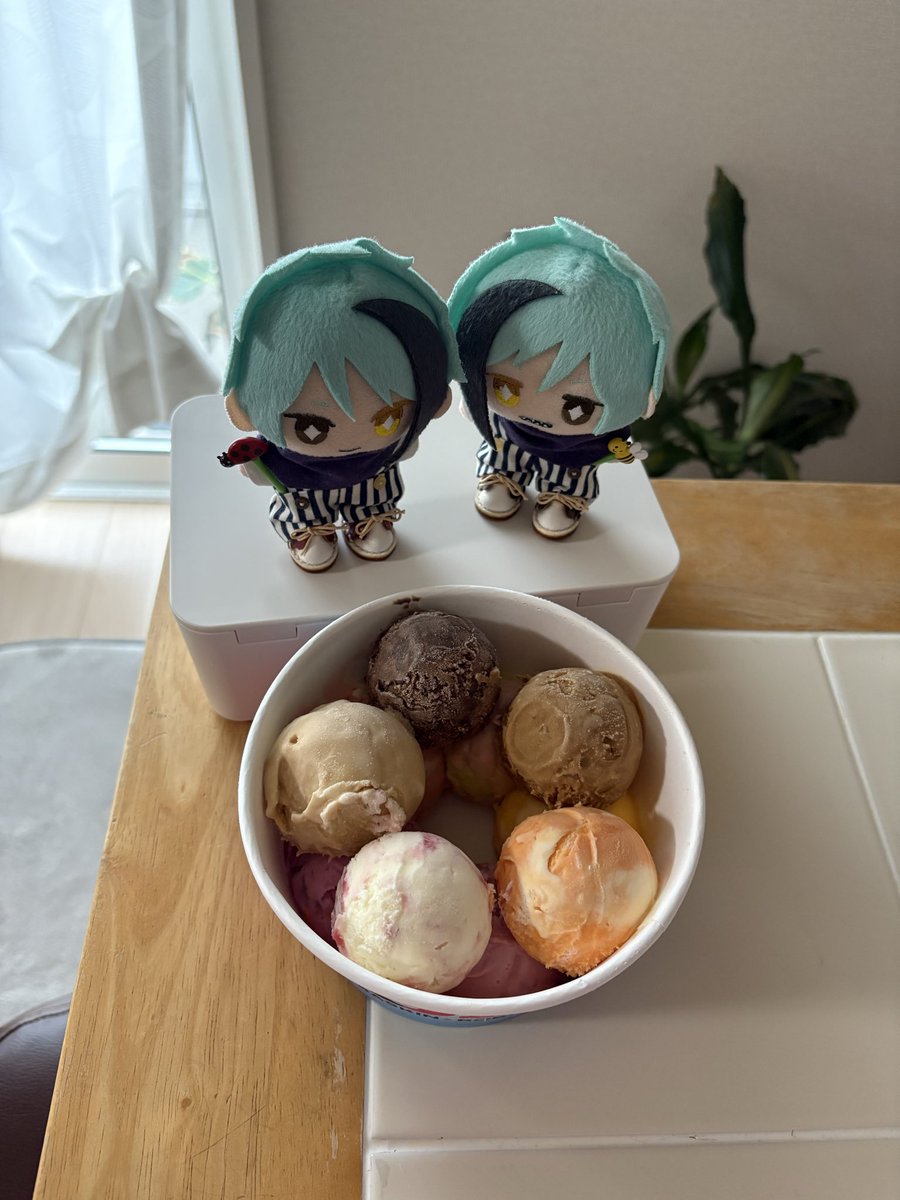 Kotabiss's tweet photo. ぬ…、ぬ、ぬん！
これは、これは！
ようこそ、ようこそ！
さてぇいわん、の！
んと、よくばりふえす、の！
よくばりの、です！
わぁ！

おひさし、ぶりです。
どの、あいす、から、たべ、ましょ、か。
ふろいど、どう、しましょ。
わけわけ、しま、しょか。
ぬ。
ぬふ🎶 https://t.co/0e9ek4n5Yv