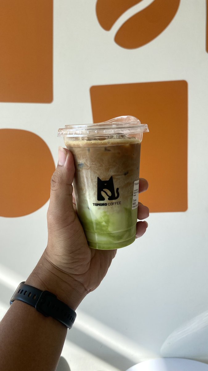ttorroo's tweet photo. Kopi terenak dr setiap brand (dan gue ga beli tiap hari juga, in not THAT rich guys 🤣)

1. Makmur Jaya : Kopi susu signature plant base less sugar dan Kopi item Markisa/Delima

2. Tuku : KST less sugar / Slushy KST (tp ga bisa opsi less sugar) 

3. Tomoro coffee : Pistachio latte, / Americano / Peach Americano / Oat latte

4. Point Coffee : Himalayan Butterscotch, Ice shaken black peach, Americano

5. Eskalasi Kopi Eskalasi Creamy Bold

6. Fore : Triple Peach Americano, Kopi Dari Tani, Dirty Matchapresso