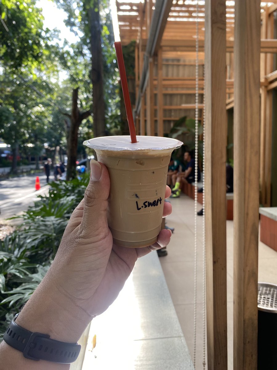 ttorroo's tweet photo. Kopi terenak dr setiap brand (dan gue ga beli tiap hari juga, in not THAT rich guys 🤣)

1. Makmur Jaya : Kopi susu signature plant base less sugar dan Kopi item Markisa/Delima

2. Tuku : KST less sugar / Slushy KST (tp ga bisa opsi less sugar) 

3. Tomoro coffee : Pistachio latte, / Americano / Peach Americano / Oat latte

4. Point Coffee : Himalayan Butterscotch, Ice shaken black peach, Americano

5. Eskalasi Kopi Eskalasi Creamy Bold

6. Fore : Triple Peach Americano, Kopi Dari Tani, Dirty Matchapresso