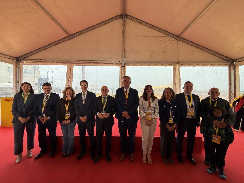 informacionlog's tweet photo. DHL Express inicia la construcción de un hangar de mantenimiento en Vitoria con una inversión de 40 millones 
Te lo contamos en 👉https://t.co/xevCp9tFFC https://t.co/abAjaK9gr7