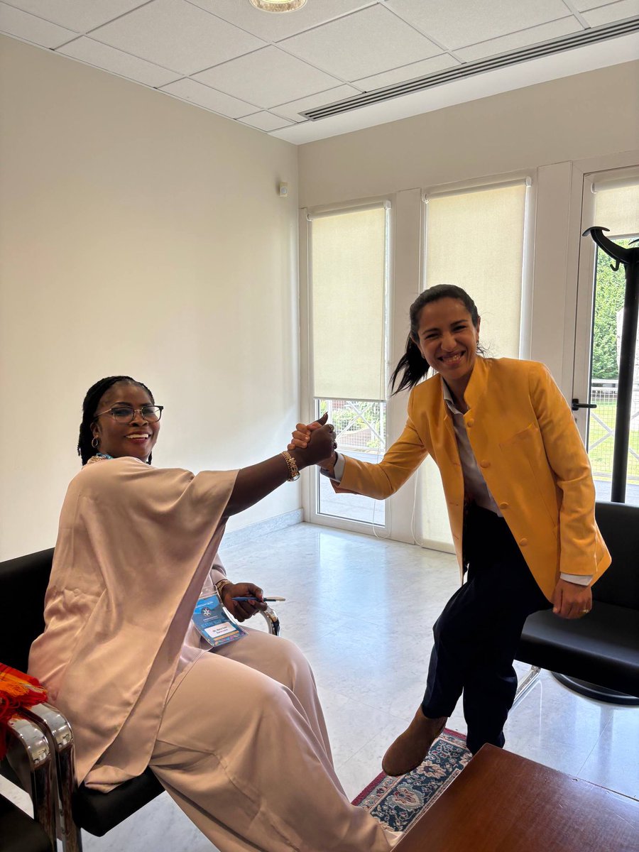 sarahelhairy's tweet photo. 🇫🇷🇸🇱 À Turin, j’ai échangé avec la ministre sierra-léonaise du Genre et de l’Enfance, @IsataMahoi, sur la lutte contre les violences faites aux enfants.

Protection dans l’espace numérique, sécurité à l’école : nos pays partagent une même exigence d’action et de coopération. https://t.co/VhBcliHC5x