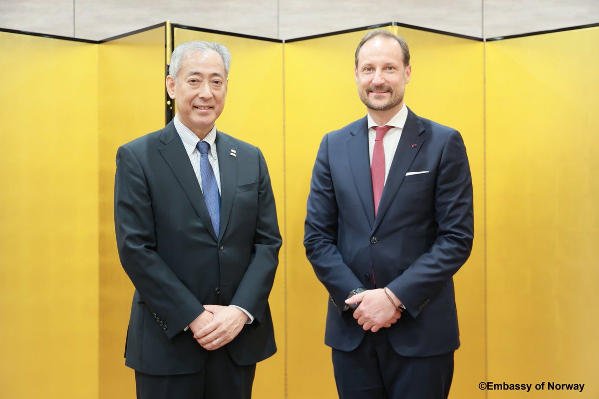 JAXA_jp's tweet photo. 6月3日、山川理事長は日本・ノルウェー防衛産業セミナーにて、ホーコン皇太子殿下とお会いし、宇宙協力について意見交換を実施しました。JAXAはノルウェー宇宙機関（NOSA）と2010年に機関間協定を結んでおり、今後さらなる協力の発展を目指していきます。 https://t.co/OHz0mud802