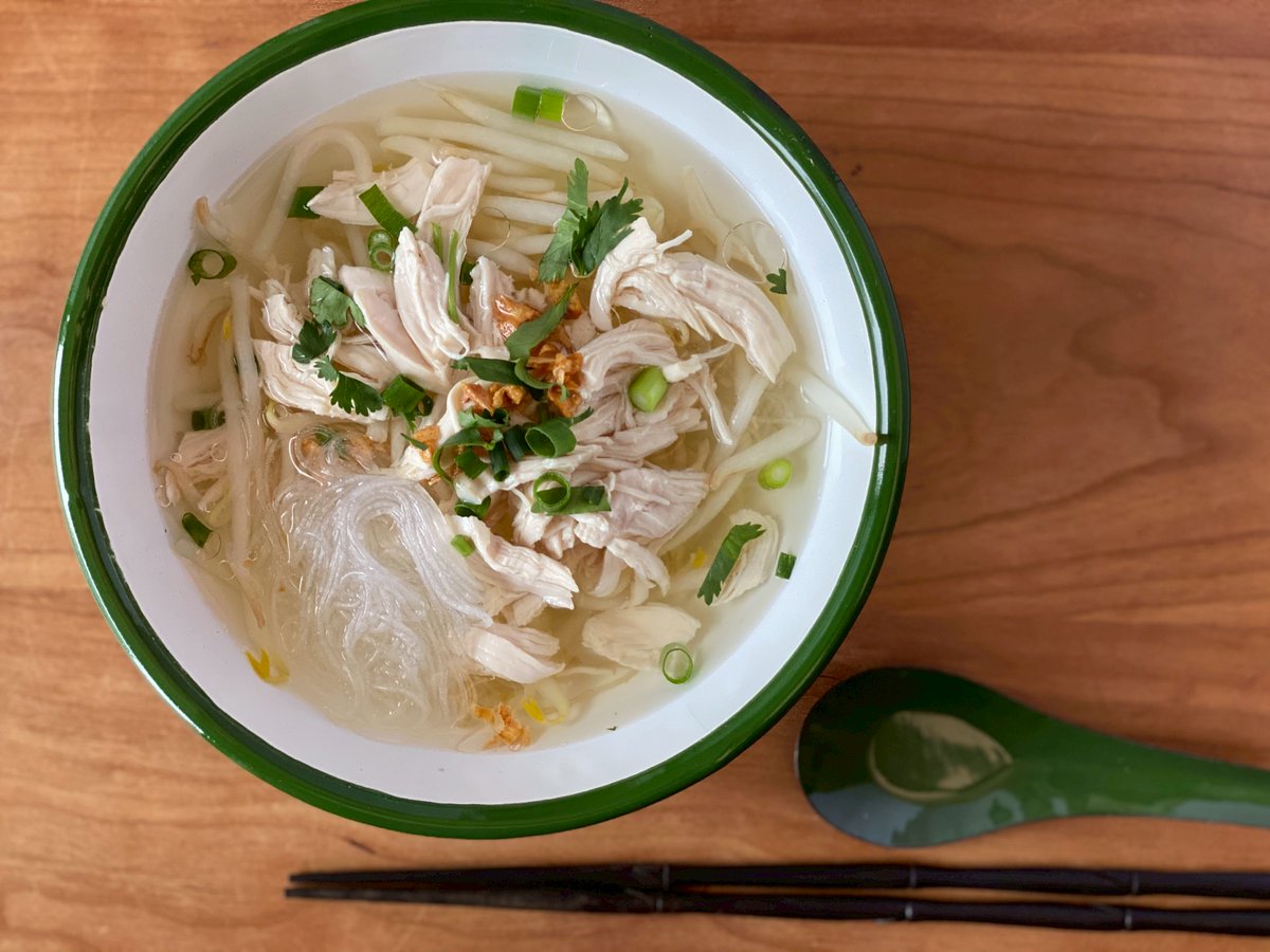 startline_813's tweet photo. 🍽️HIGASHIMARU SHOYU
　　FROM MY KITCHEN🍽️

タイ料理研究家 長澤恵さんに
おうちで簡単に作れる
麺料理を教えていただきます🇹🇭
@TitCaiThaifood 

レシピはコーナー後
番組のInstagramにアップしています👇
動画でもチェックできます！
https://t.co/V4x88ecGHx

#sl813 #jwave https://t.co/49S447etsl