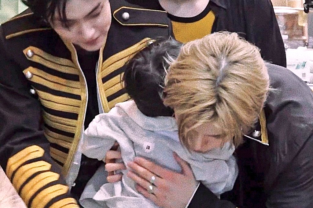 kekeken4061's tweet photo. 나 이제 이들에게 함부로 사귀라마라 말할 수 없어. 이미 결혼한 부부이기 때문에. 사귄다고 말하면 실례임. https://t.co/i0Bk0hC4OZ