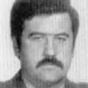 _FundacionVT's tweet photo. Siempre en la #memoria. El 05-06-81, ESTEBAN ÁLVAREZ MERAYO, cabo primero @policia, fue asesinado en San Sebastián por #ETA. Murió víctima de una bomba colocada al paso de un convoy de @policia con destino al acuartelamiento de Loyola. Tenía 33 años.
https://t.co/UIUCGCzjON https://t.co/ngkSIfqAtP