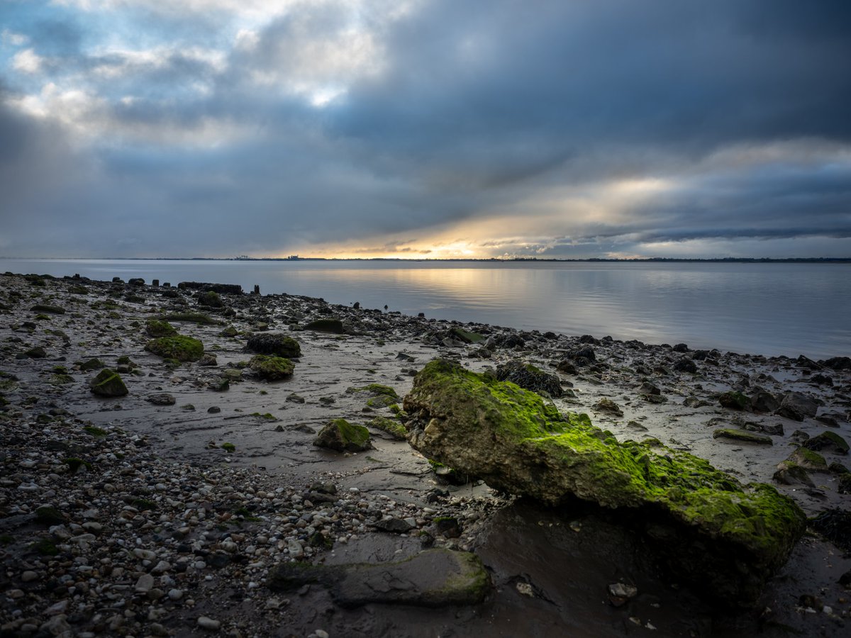 poonode's tweet photo. Morning all 👋

It's almost the weekend, thankfully. It's been a busy week, here's hoping the weather holds up and I can get out &amp; about for a photo walk someplace 👍

River Humber: https://t.co/zCUDFYuLfK