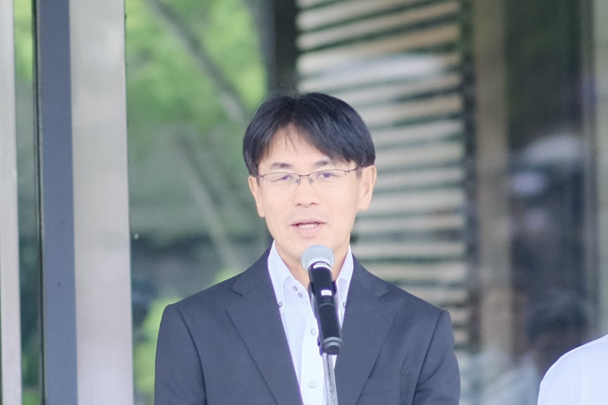 narakencyou's tweet photo. 本日、山下知事と県、市町村、県警察及びボランティア団体約１１０名が参加し、環境パトロール・「環境の日」イベント出発式を開催しました。知事から参加者への日ごろの活動への感謝と激励の挨拶の後、パトロール隊は警察音楽隊やせんとくんに見送られて一斉に出発しました。 https://t.co/744HboaEAG