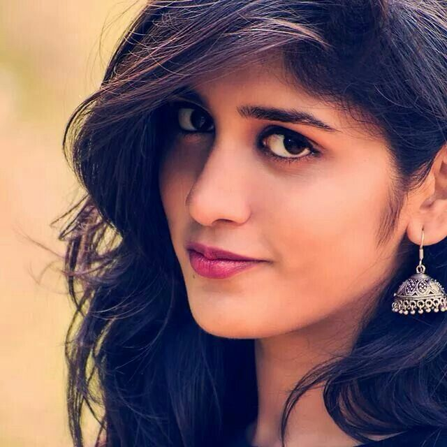 ThisIsRagh's tweet photo. షార్ట్ ఫిలిమ్స్ చూసినప్పుడు చాందిని చౌదరి భవిష్యత్తులో మంచి హీరోయిన్ అవుతుంది అనిపించింది. 

టాలెంట్ ఉంది, స్క్రీన్ ప్రెజెన్స్ కూడా ఉంది. కానీ ఎందుకో ఆమెకు రావాల్సిన స్థాయి గుర్తింపు మాత్రం రాలేదు. https://t.co/xrNlETk8Nd