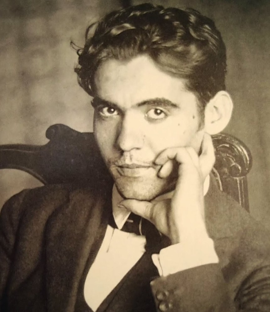 JoseDeHaro8's tweet photo. Tal día como hoy nacía en Fuente Vaqueros (Granada) Federico García Lorca, el mayor dramaturgo-poeta de la historia de España y la figura más universal de la literatura española del siglo XX. 

"Yo no quiero más que una mano, 
una mano herida, si es posible" https://t.co/RYhJrmE5o7