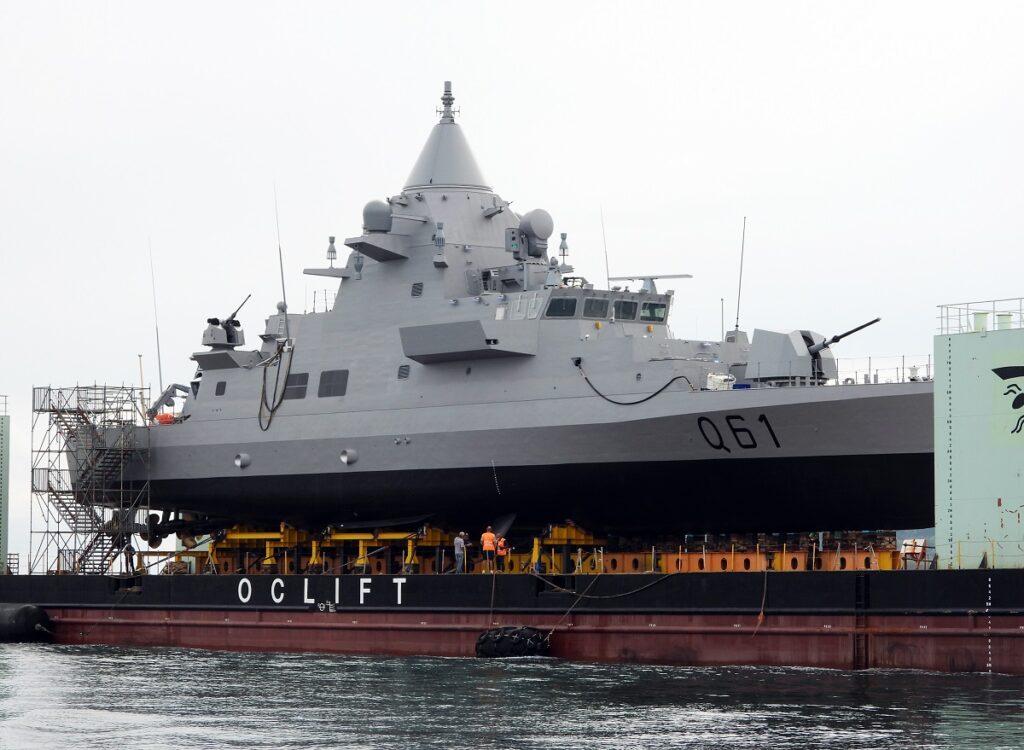 MuhammadHilmi89's tweet photo. Kapal cepat rudal 64meter di tangan yang tepat dapat membawa meriam 76mm, 8 VL Mica, 4 Exo B3 dan 2 Marlin 30mm RWS. Meskipun dengan senjata selengkap itu kapal ini mampu berlari hingga 30knot, lebih cepat dari KCR @PTPAL dan FMP yang sama2 memakai propulsi Diesel (CODAD). https://t.co/xsfmCy30Ma