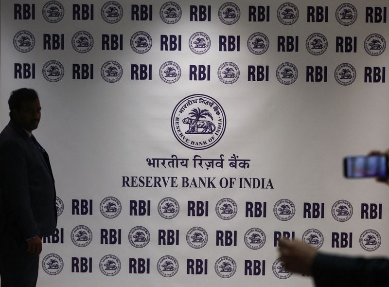 InterprisesInc's tweet photo. India ramps up support for faltering rupee after holding fire on rates https://t.co/iGVcYCinLT —Investing https://t.co/qvprpciuNH