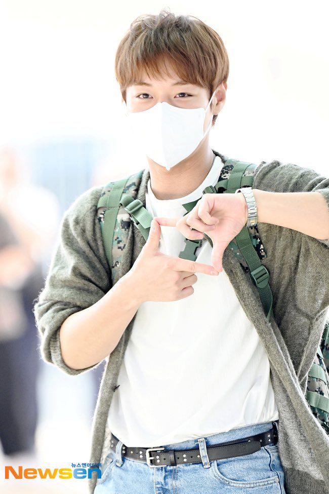 orbtingyou's tweet photo. jeojang aiport ver 😭😭😭 https://t.co/K2Aw8OQclK