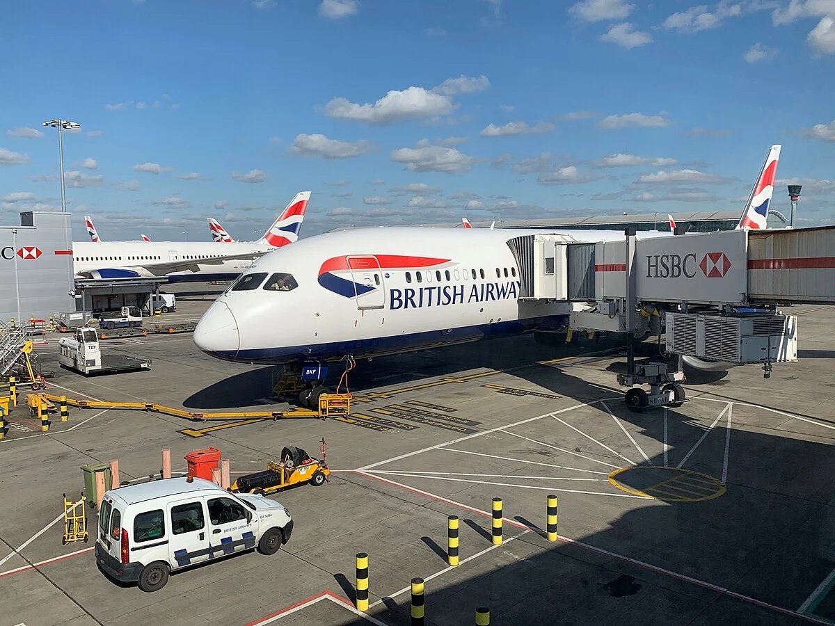 Aviationa2z's tweet photo. Drunk British Airways Crew Stood Down After Outrageous Hotel Lobby Claim✈️

@British_Airways (BA) has launched an internal investigation after a cabin crew member allegedly behaved inappropriately at a Belfast hotel. The carrier, which operates its main long-haul and short-haul network from London Heathrow Airport (LHR), has suspended four crew members while it reviews the claim.

The reported incident took place in the early hours at a hotel in Belfast, the Northern Irish city served by George Best Belfast City Airport (BHD).

Read in detail👇🔗
https://t.co/AK4FmfQ0J8
#Aviationnews #Britishairways #Britishairwayscrew