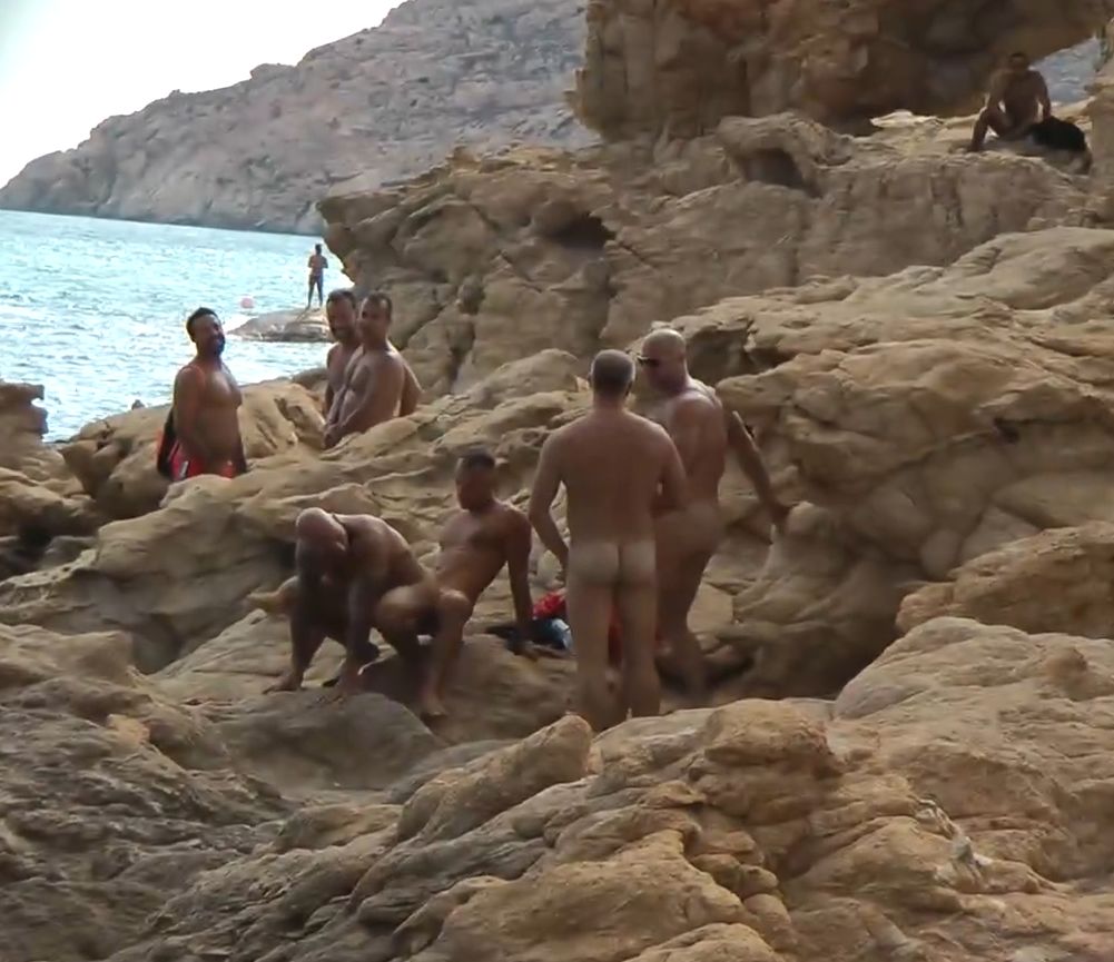 mkfanedits's tweet photo. Horny men of all types roam the famous nude gay beach in Greece, where casual swims flip into bold cruising

#gaycompilation #gaybeach #R18 
#gaycruising #gaypublic #nudism https://t.co/ystbN6KWGO
