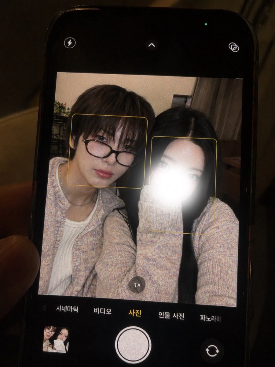 kummapi's tweet photo. 프롬프트 알려주신분 감사합니다.. 센 ♡ 나 https://t.co/YBmBT5SD3A