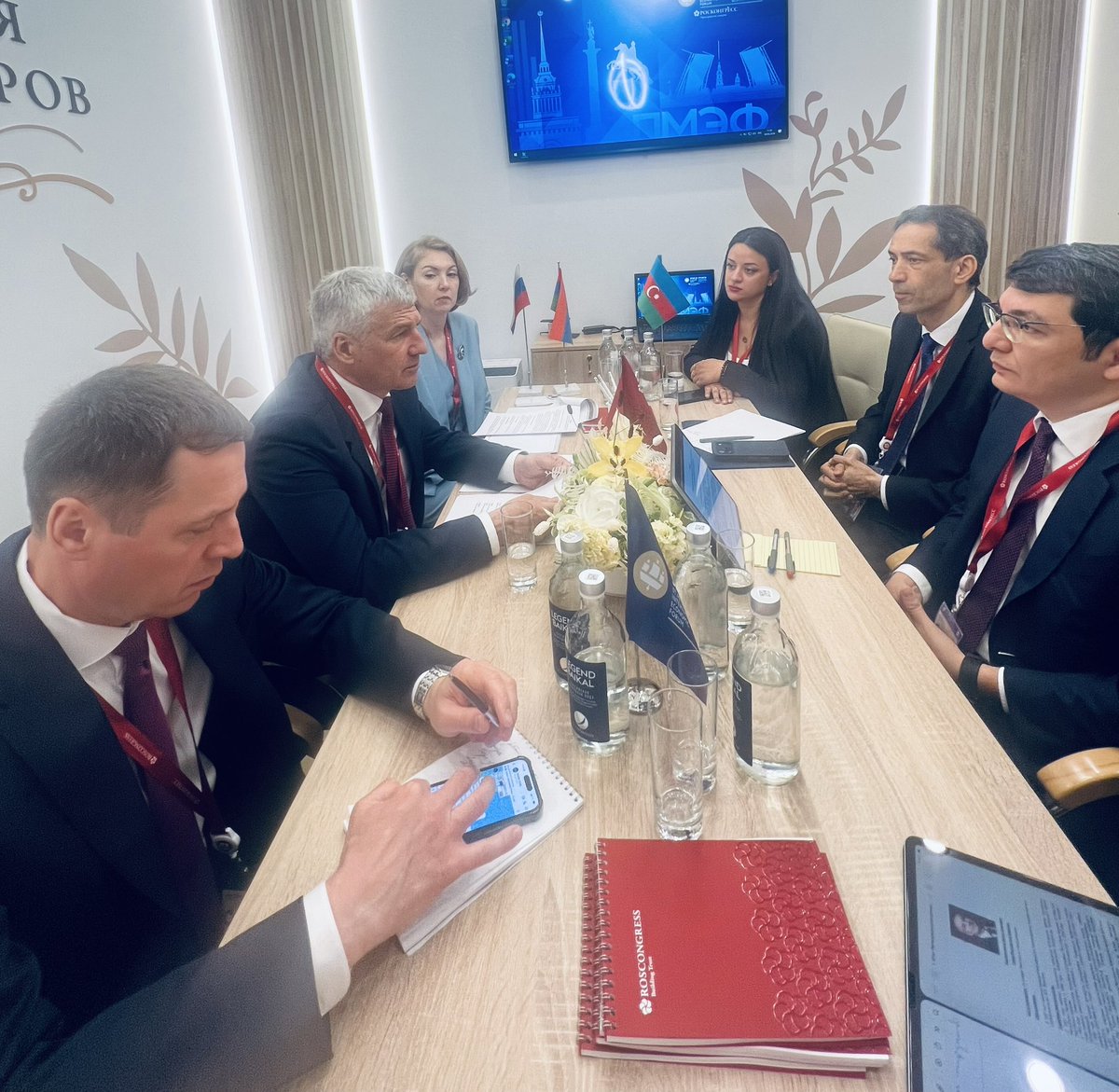 azconsulatespb's tweet photo. Встреч�� первого заместителя министра экономики 🇦🇿 Азербайджанской Республики Эльнура Алиева с заместителем министра торговли 🇹🇷 Турецкой Республики Сезаем Учармаком и 🇷🇺 главой Республики Карелия Артуром Парфенчиковым в рамках ПМЭФ’26. https://t.co/zlS896ocve