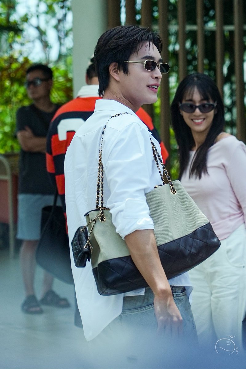 kobbit_WT's tweet photo. รูปแรกของงาน ถึงพร้อมกันพอดี

#LOrealGlycolicGlossXGemini
#Gemini_NT #เจมีไนน์ https://t.co/JhHANxeBEu