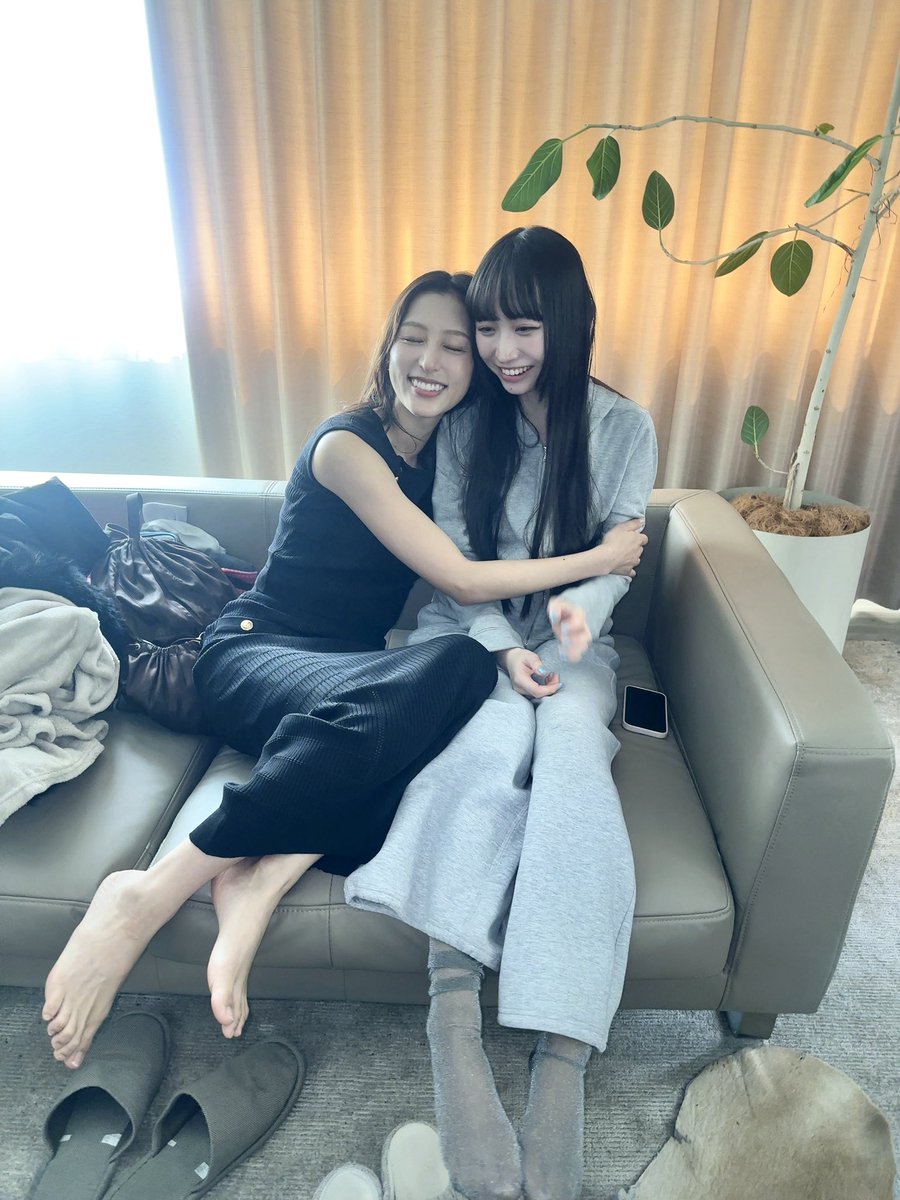 saaya_minase_'s tweet photo. たまにはゆるっと素のオフショット

下京さんと🤭 https://t.co/Wa0Z6PkcG2