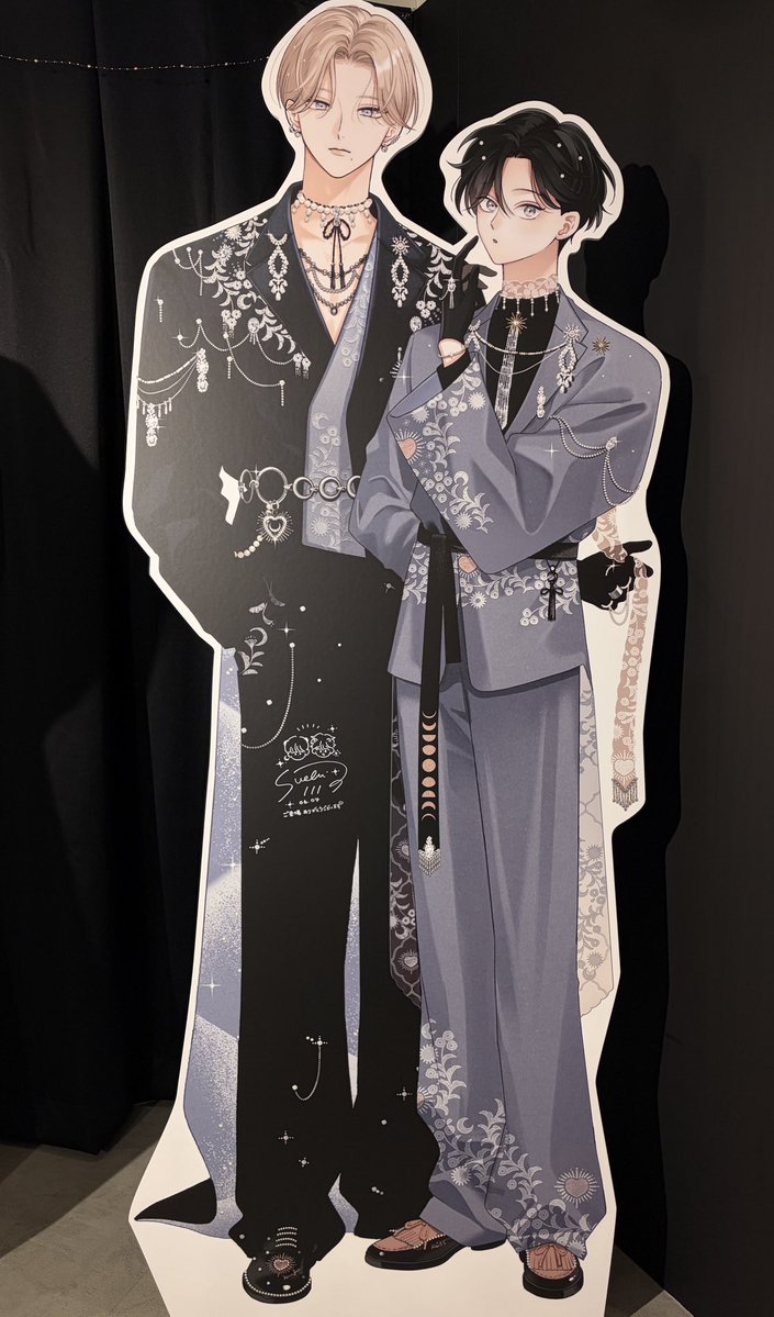 ブルメロ展の立ち絵パネル🔍
多分アクスタとかだと消えてしまう部分なので細かくみてもらえるの嬉しいです 