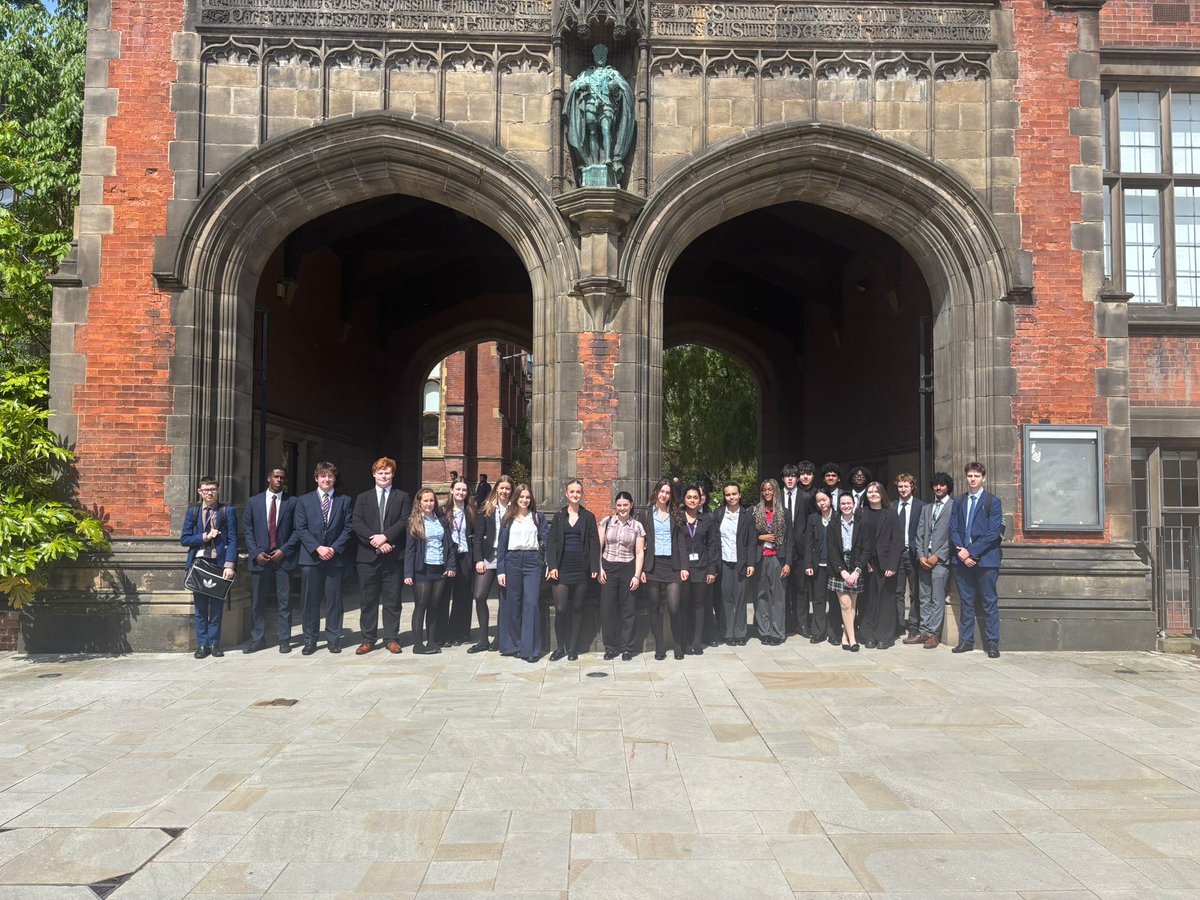 StMarysNewc's tweet photo. Our students in Year 12 recently attended a campus tour at @UniofNewcastle, where they attended taster lectures and got a real taste of what life at a university is like. https://t.co/el3TV47sMT