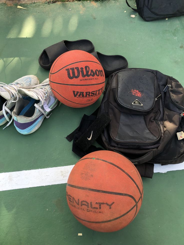 aeroxbahenol's tweet photo. letting pinterest decide what i am  

🎶 as a hobby  
🥽 as a sport 
🧸 as a toy
👟 as a pair of shoes 

the next 5 victims of this trend are :
@willkayest @igakikil_ @aileenmwrk @juayii @ayyanyaiden https://t.co/fKvDSnhTZQ